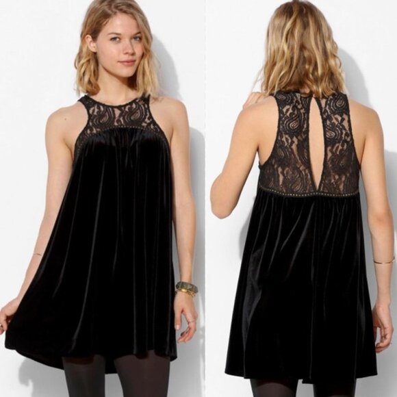 Urban Outfitter's Dress Trapeze Black Velvet Lace Witchy Sihouette Dark … - Picture 4 of 11